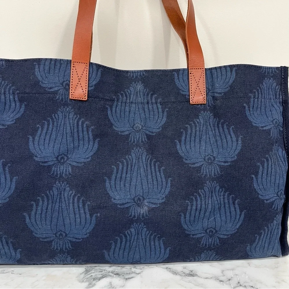 Pottery Barn Kids preppy canvas diaper tote navy blue leather straps initial 